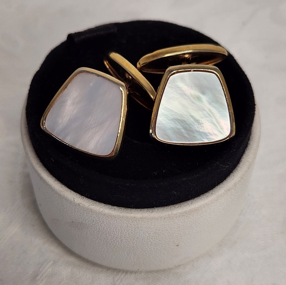 Mother of Pearl Cufflinks - Picture 1 of 6